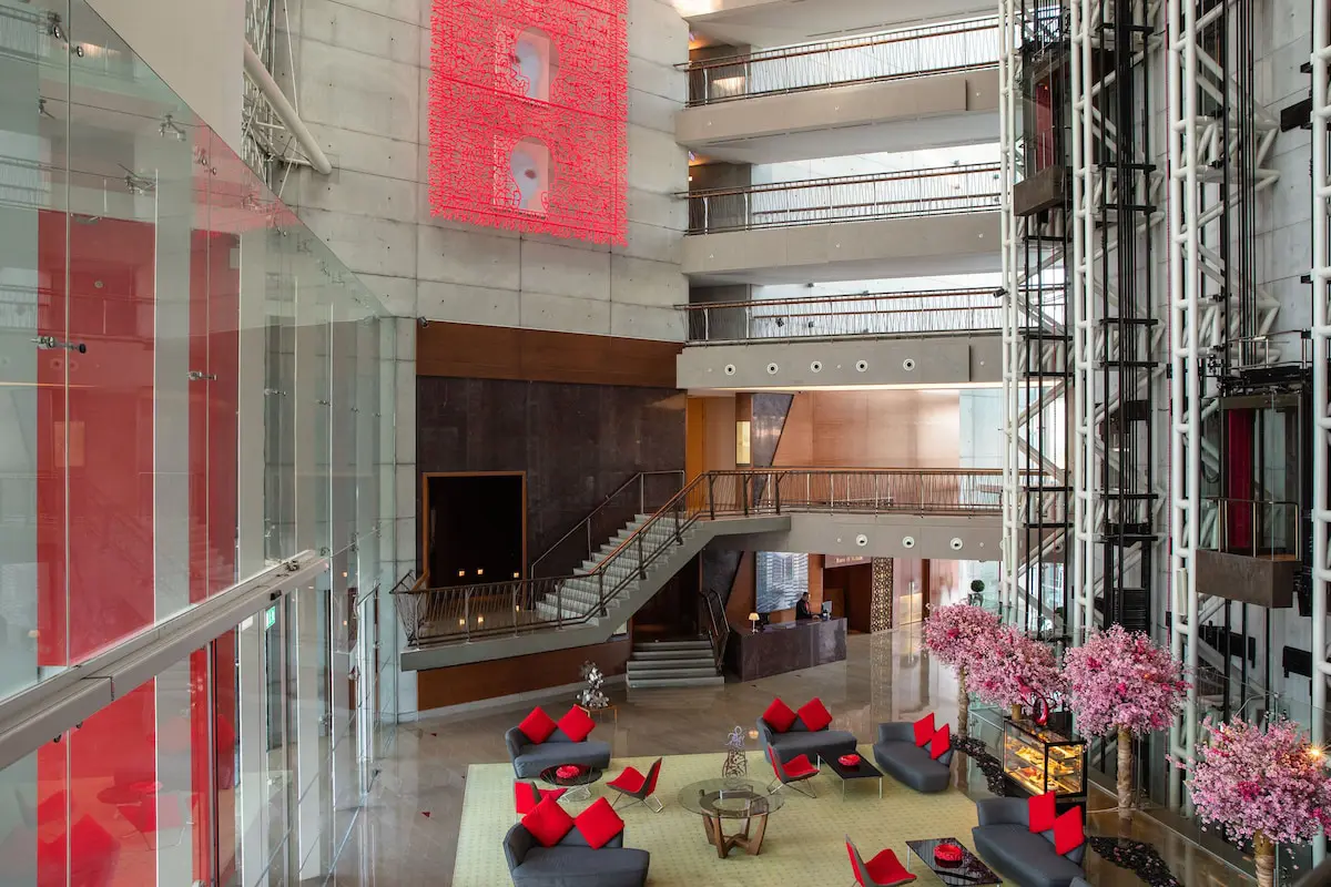 سالن اتظار هتل جمیرا کریک ساید دبی